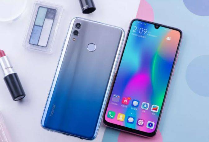 PC/PMMA复合板材高压成型机技术应用