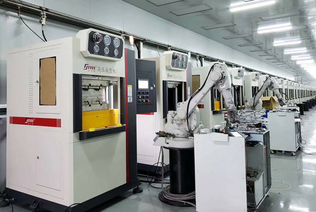 PC/PMMA复合板材高压成型机技术应用