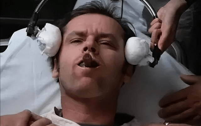 体育元素在电影中的视觉符号<strong></p>
<p>符号交易</strong>,分为体育参与者人物符号和道具符号