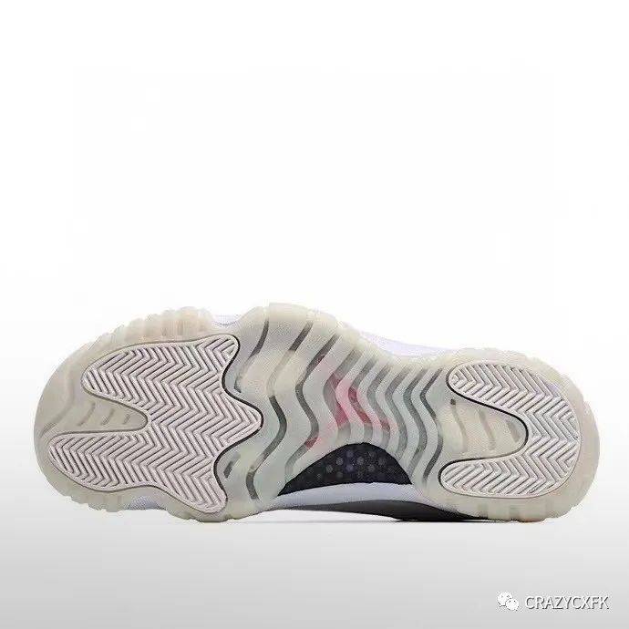 乔丹 Air Jordan 11 Platinum Tint 白红兔八哥碳纤篮球鞋