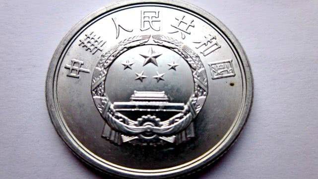 5分硬币中的币王<strong></p>
<p>中币</strong>,单枚涨了90000倍以上,拥有一枚就知足!