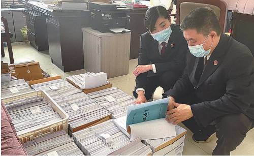 未经批准设机构炒美股赚提成<strong></p>
<p>期货操盘手</strong>！淄博临淄办理一起擅自设立金融机构案