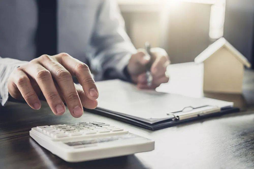 排队提前还房贷<strong></p>
<p>保险理财产品</strong>?银保监会发声了