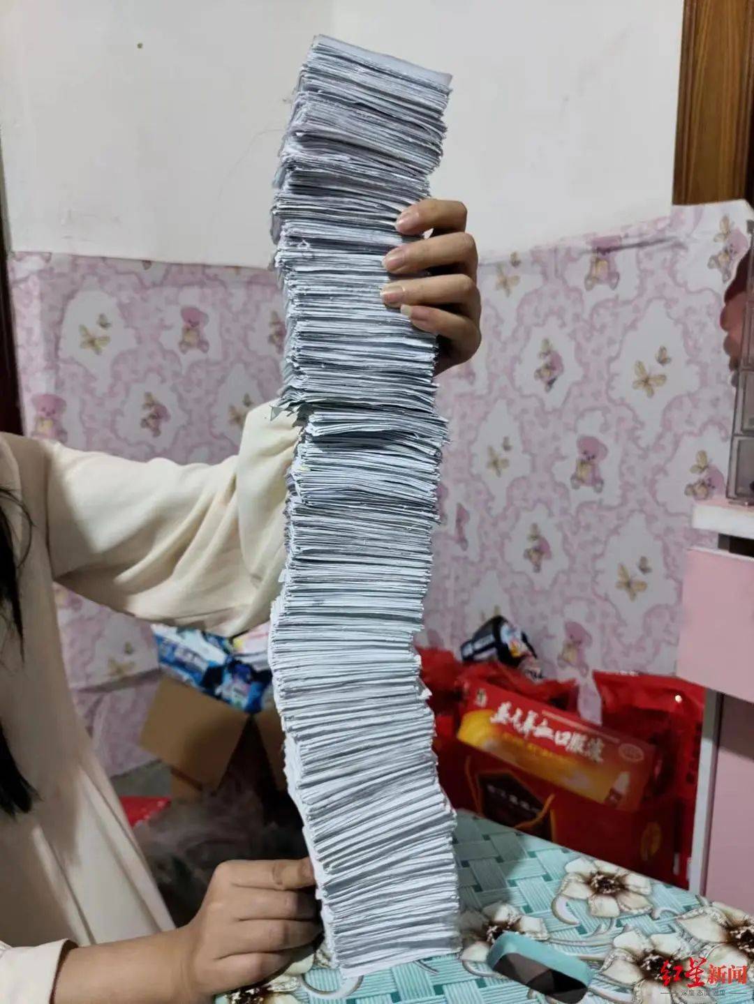 月工资8000元攒下7985元<strong></p>
<p>工资理财</strong>！24岁女生自制“退休倒计时日历”