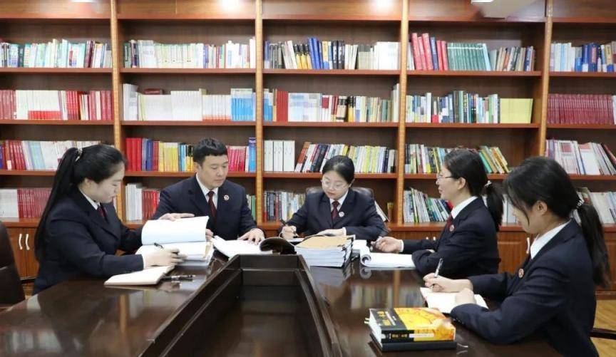 假理财产品<strong></p>
<p>银行理财产品排行榜</strong>,竟是国有银行行长一手炮制!