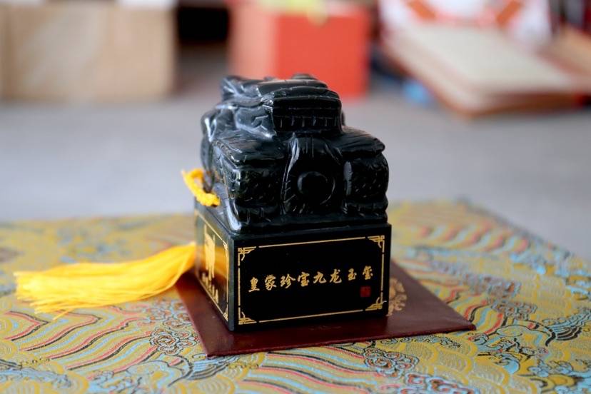 七旬老人两年花49万买廉价工艺品 警方调查牵出千万元大案