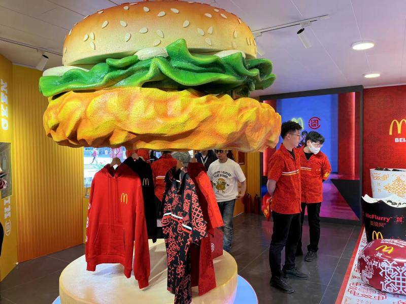 麦麦潮辣快闪店亮相五棵松华熙下沉广场