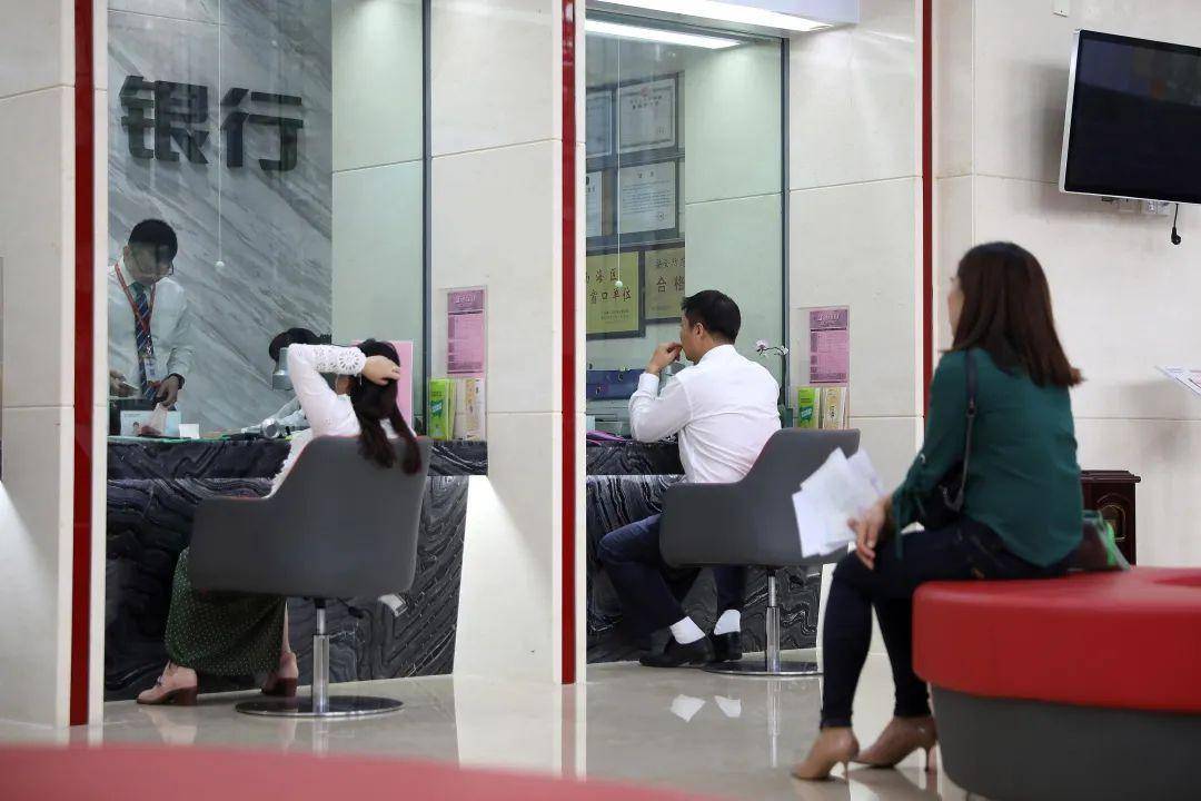 又降息了<strong></p>
<p>浙商银行理财产品</strong>!“鸡肋”存款何去何从?