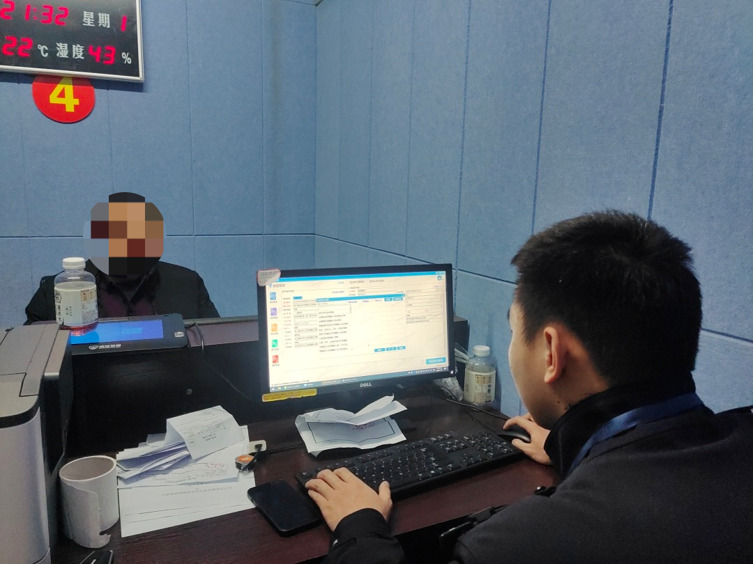 杭州大伯逛菜场买个菜<strong></p>
<p>余额宝</strong>，支付宝余额竟被清空