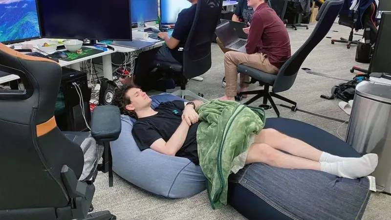 从「币圈马斯克」到阶下囚<strong></p>
<p>币圈白皮书</strong>，他如何骗了全世界