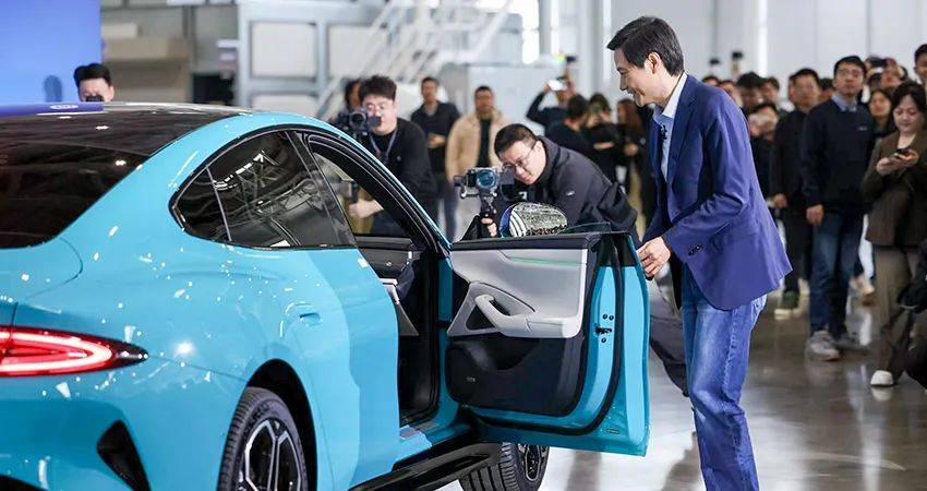 雷军透露造车“仙丹”!千人专家团队都是高人<strong></p>
<p>千倍币</strong>,SU7比预期成功3~5倍