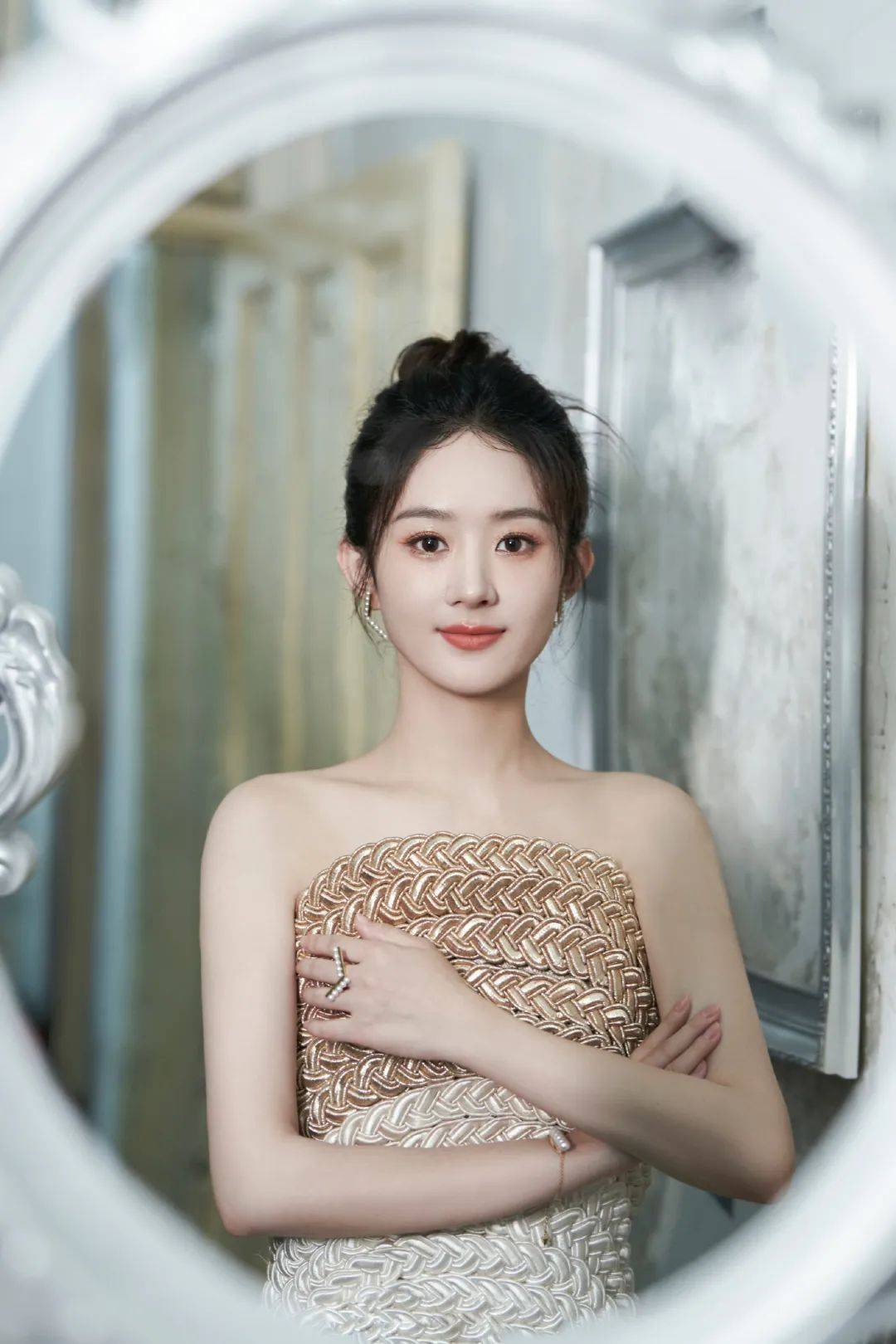 人气小花卖惨残疾<strong></p>
<p>币圈问答</strong>?赵丽颖投靠冯小刚?孙怡带娃度假?李溪芮退圈了?姨太问答