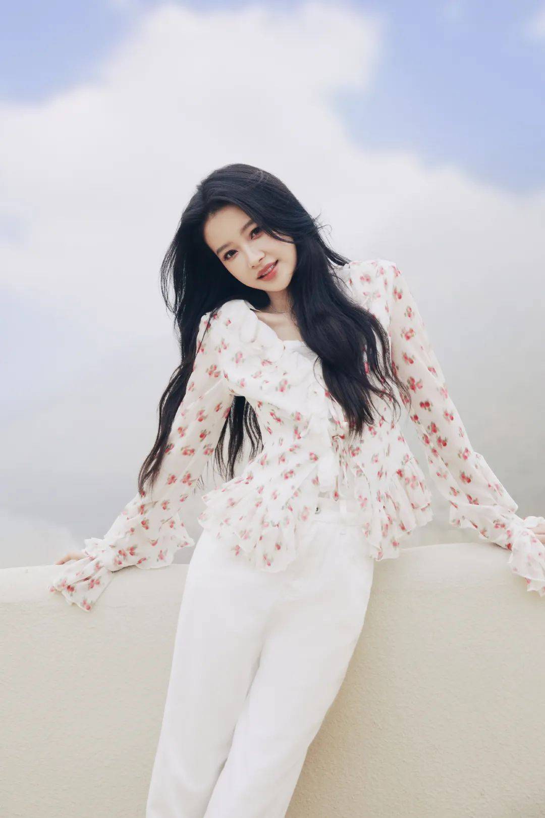 人气小花卖惨残疾<strong></p>
<p>币圈问答</strong>?赵丽颖投靠冯小刚?孙怡带娃度假?李溪芮退圈了?姨太问答