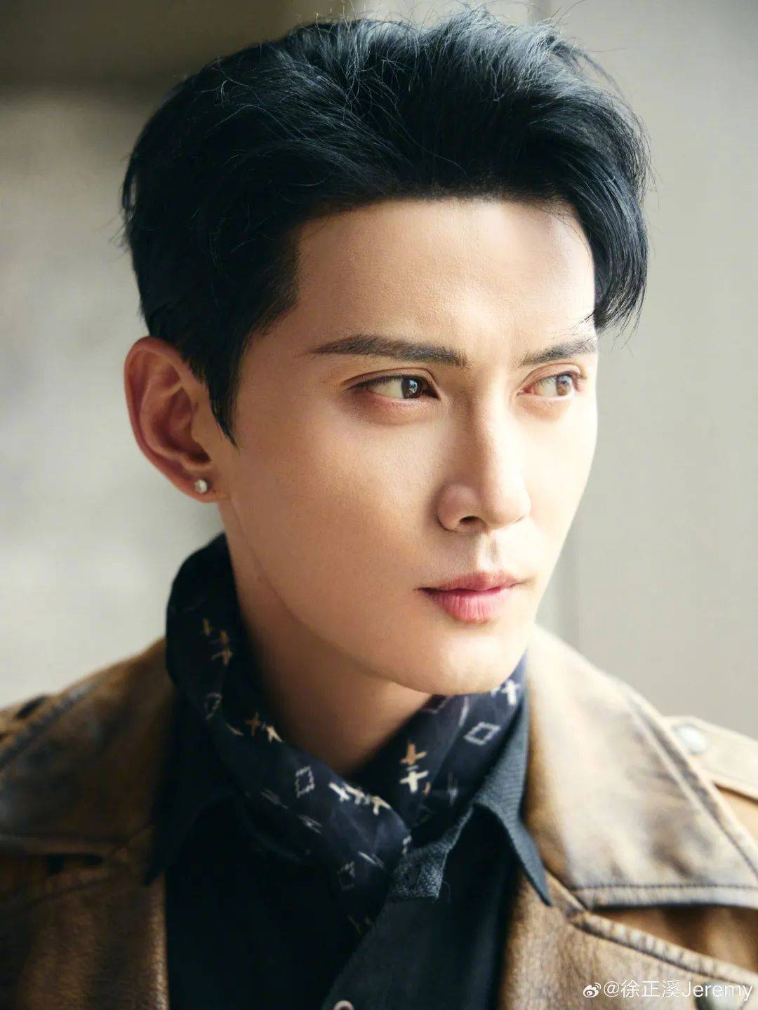 豪门姐偷摸跑路<strong></p>
<p>币圈问答</strong>？古力娜扎张云龙恋情？孙俪挨骂了？徐正溪真退圈了？姨太问答