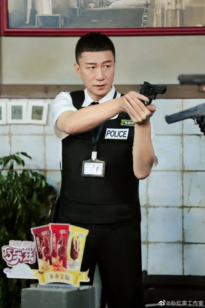 W演员歪屁股料<strong></p>
<p>币圈问答</strong>?钟楚曦侯雯元吵架?孙红雷退圈了?陈靖可被扒?姨太问答