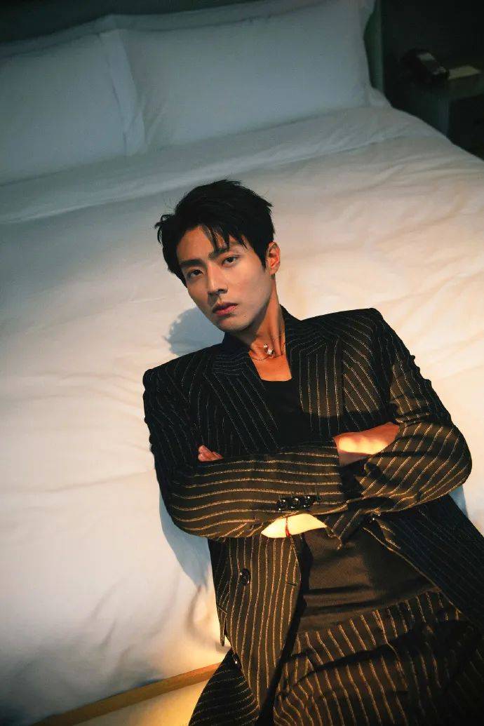 W演员歪屁股料<strong></p>
<p>币圈问答</strong>?钟楚曦侯雯元吵架?孙红雷退圈了?陈靖可被扒?姨太问答