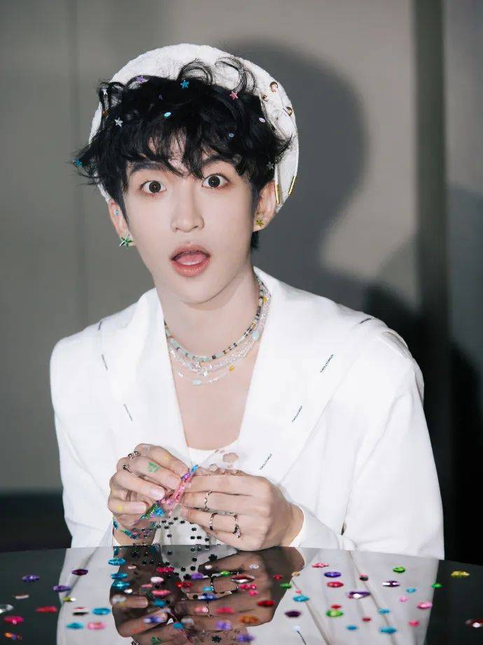 Y演员录节目走光<strong></p>
<p>币圈问答</strong>?乔欣遭助理背刺?葛荟婕算计汪峰?黄子弘退圈?姨太问答