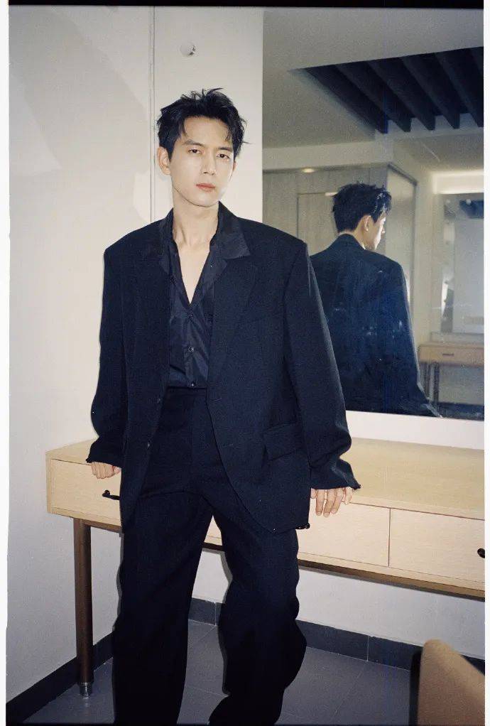 L演员睡闺蜜老公<strong></p>
<p>币圈问答</strong>？李现另类出圈？唐艺昕带娃探班？孙丞潇扮丑求戏？姨太问答