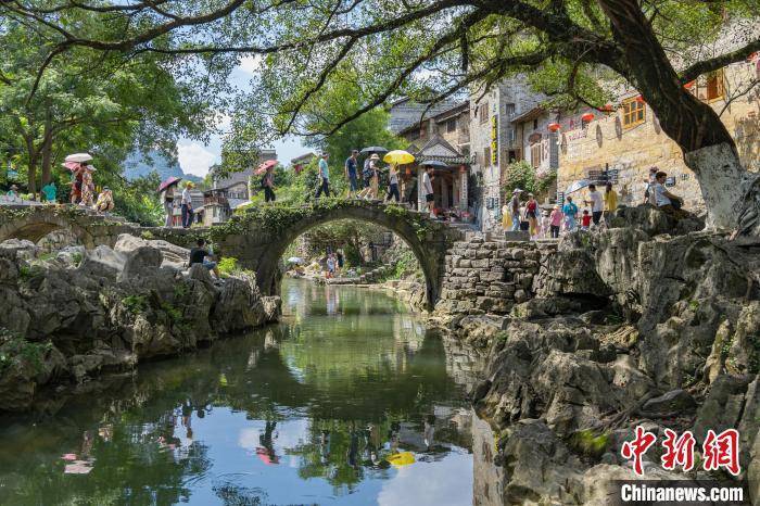 广西千年古镇“解锁”潮流玩法“圈粉”年轻人