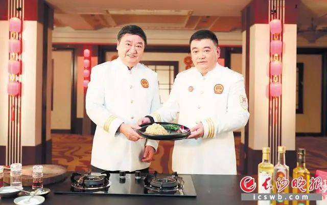 厨二代“炒红”长沙