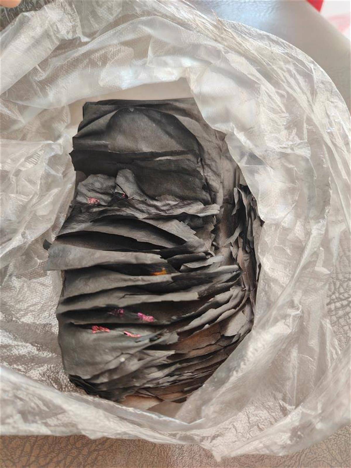 现金被烧面目全非<strong></p>
<p>缅币兑换</strong>，银行用心兑换近万元人民币