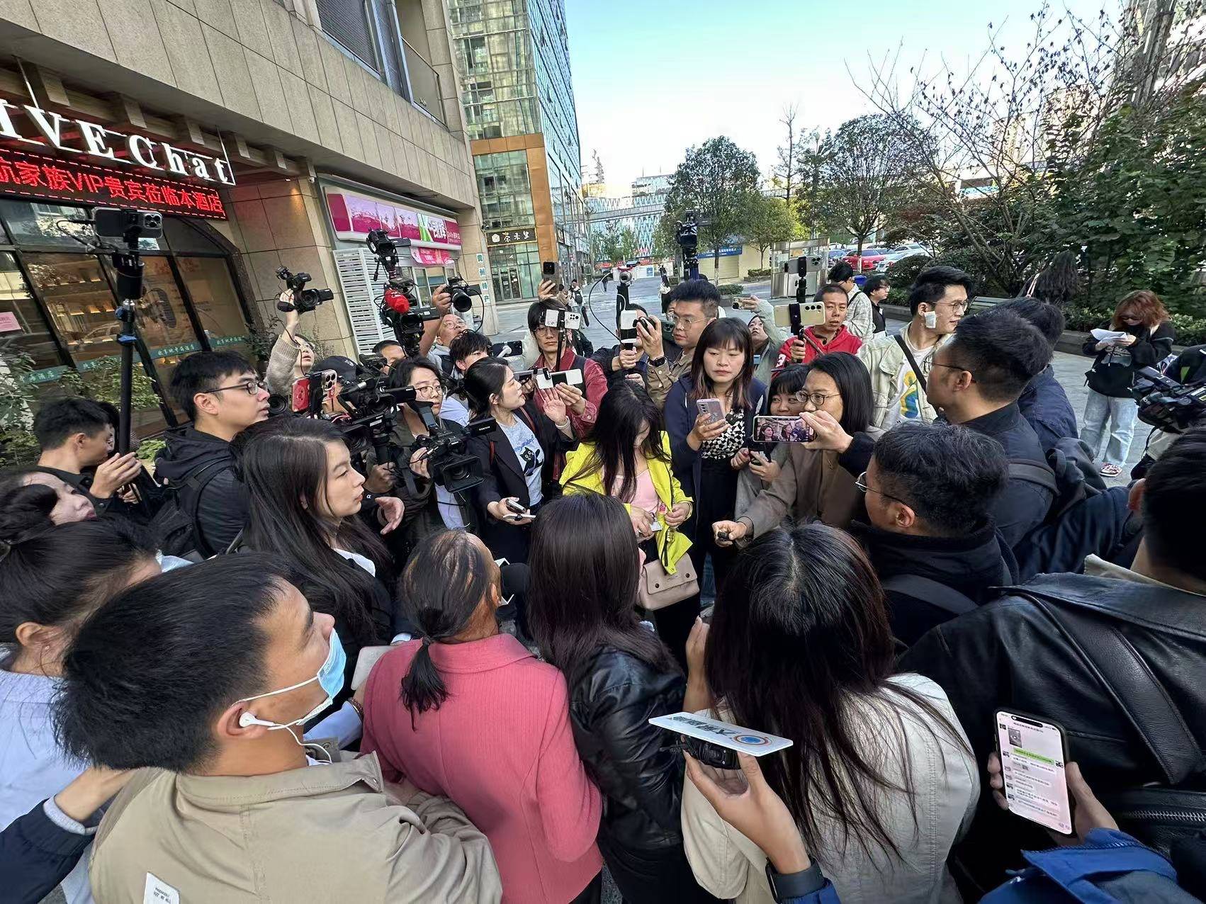 死刑!余华英拐卖儿童案重审宣判<strong></p>
<p>8币网</strong>,其当庭表示上诉