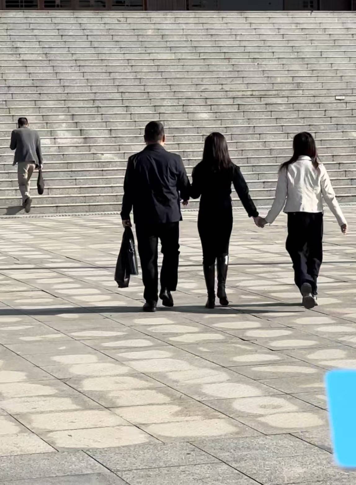 死刑!余华英拐卖儿童案重审宣判<strong></p>
<p>8币网</strong>,其当庭表示上诉