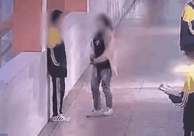 还记得武汉那位被母亲扇耳光<strong></p>
<p>8币网</strong>,跳楼坠亡的14岁男生吗?他的妈妈也离开人世了……