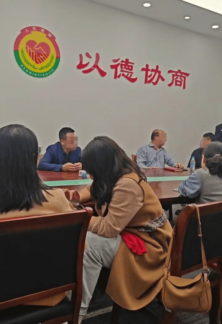 苏州知名艺术培训机构宣布破产<strong></p>
<p>模拟炒币大赛</strong>,老板下跪称“绝不跑路”,事发前安排活动消耗课时费