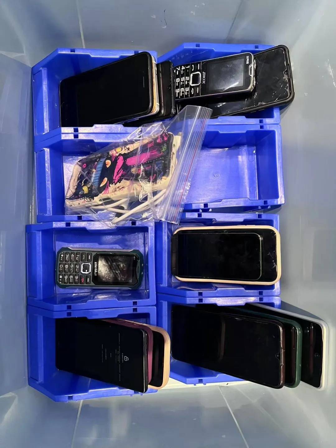 广州南站:900多台手机无人认领<strong></p>
<p>模拟炒币大赛</strong>!12306可查询