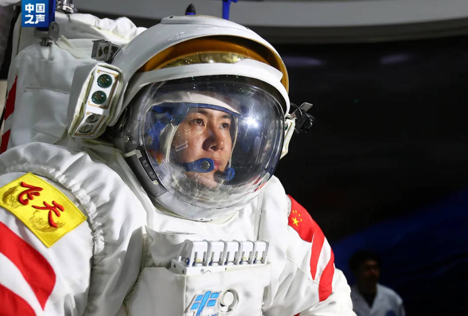 杨利伟飞天时王浩泽还在上初中<strong></p>
<p>炒币术语</strong>!90后女航天员:没有什么事情是女孩子不能做的