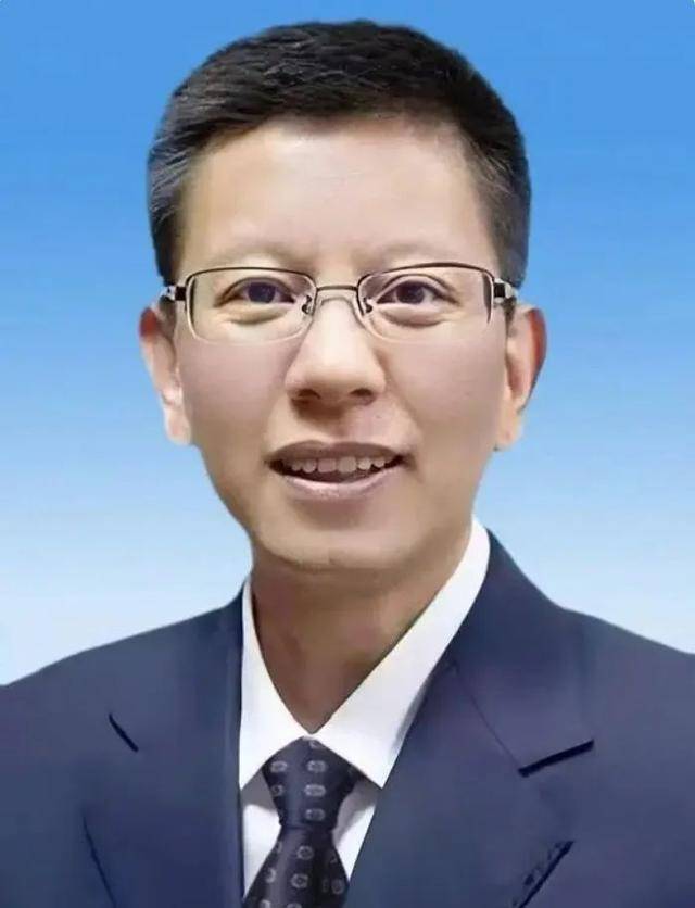 卸任市委书记3天后<strong></p>
<p>搜币</strong>，55岁的他任省政府党组成员！