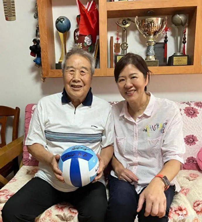 一路走好<strong></p>
<p>搜币</strong>！郎平突然发文……