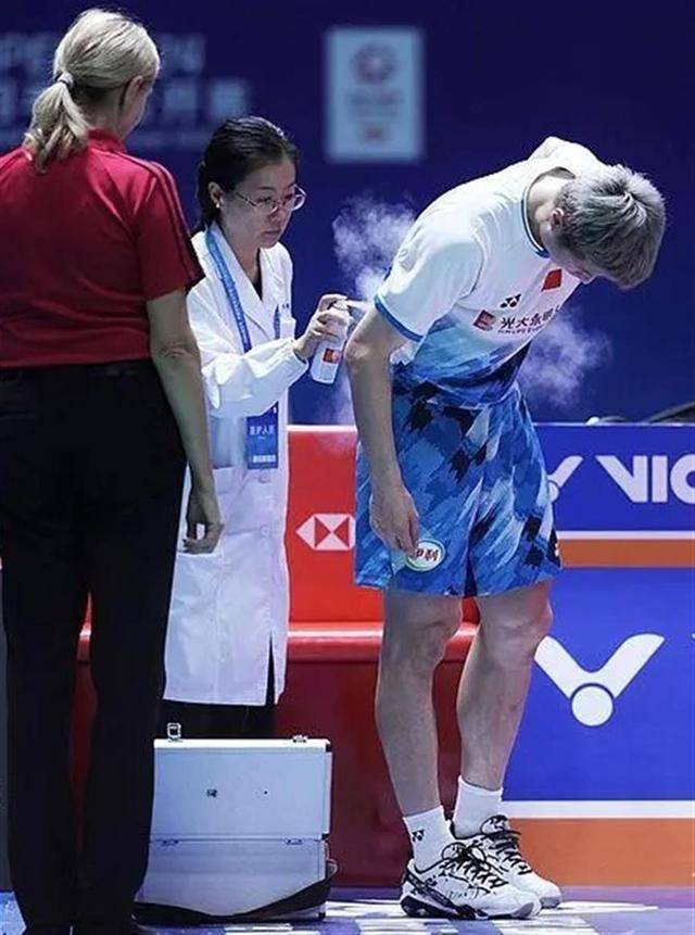 羽毛球世界第一石宇奇比赛中突发意外<strong></p>
<p>币圈媒体价格表</strong>，被担架抬走后留院观察