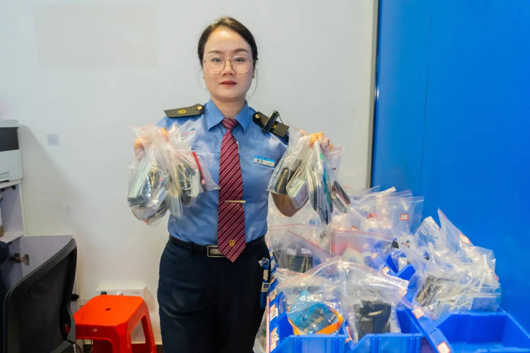 6天捡1000张身份证<strong></p>
<p>币圈数据</strong>!高铁站工作人员回应