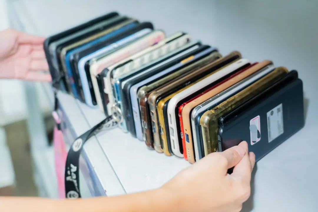 6天捡1000张身份证<strong></p>
<p>币圈数据</strong>!高铁站工作人员回应