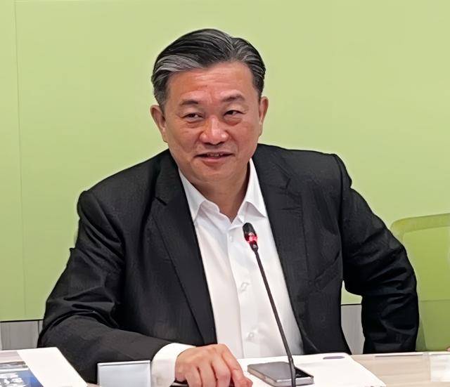 王定宇称《光辉岁月》《海阔天空》在大陆不能唱<strong></p>
<p>链圈</strong>，台网友轰：造谣一张嘴