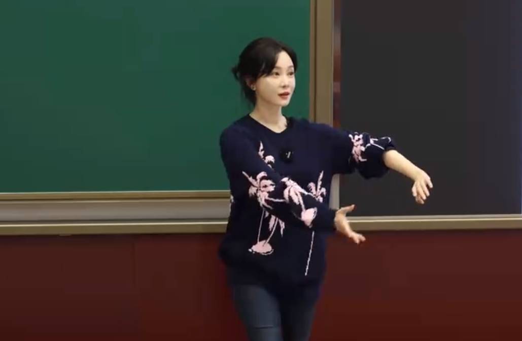 演员陈数现身中戏授课<strong></p>
<p>币圈</strong>,网友:我的梦中情师