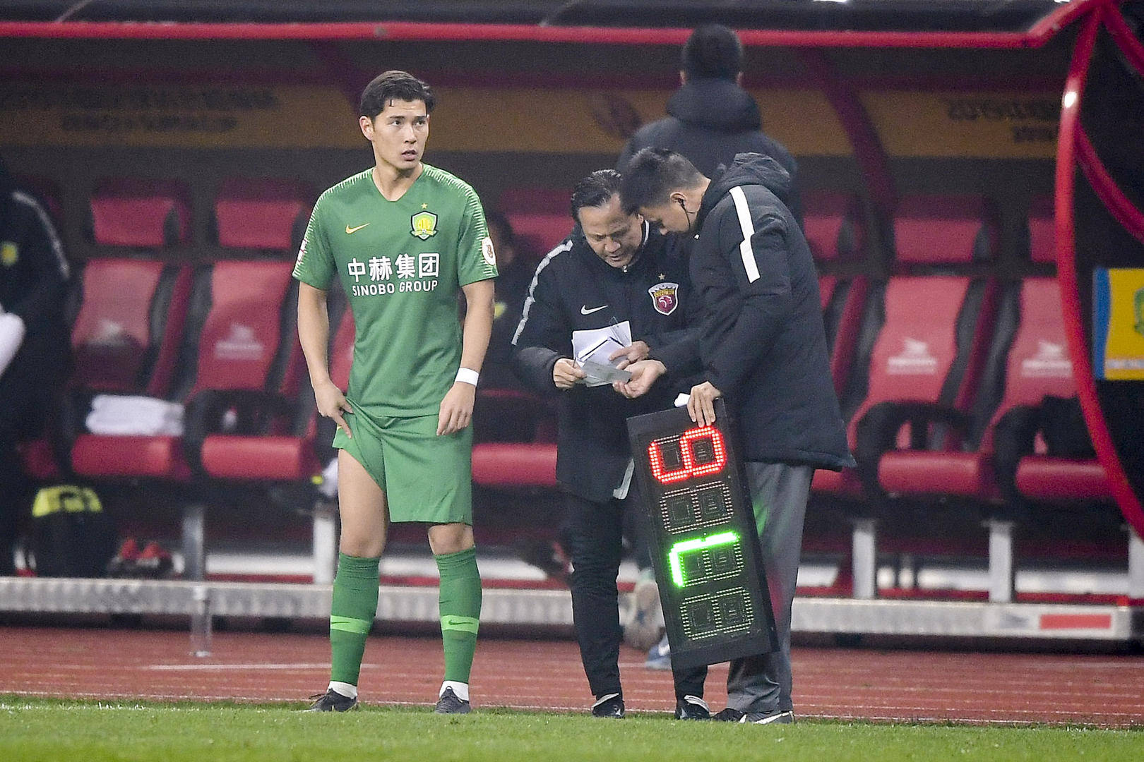 国足大名单公布后<strong></p>
<p>币圈</strong>,26岁的挪甲头号射手侯永永落选引发争议