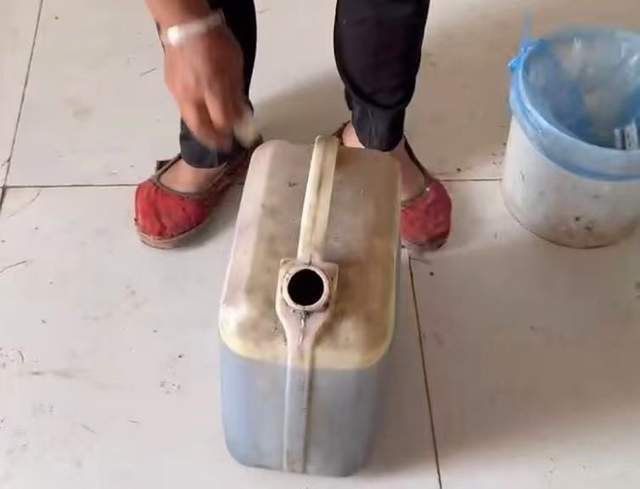 江苏一地多位村民称送自种菜籽到油坊榨油变“臭油”<strong></p>
<p>残破币兑换</strong>,期盼职能部门查明真相