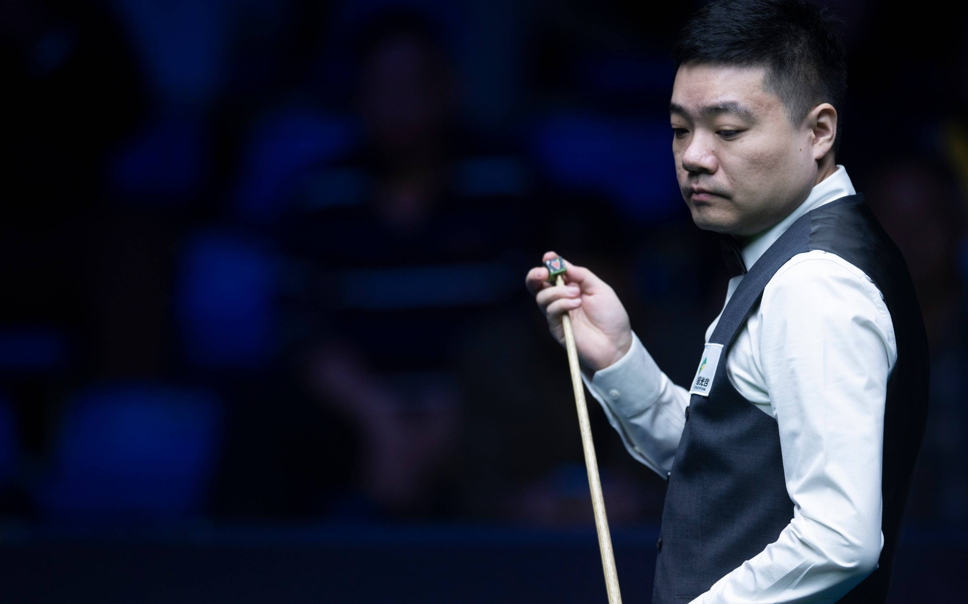 丁俊晖击败新科世锦赛冠军<strong></p>
<p>万维币</strong>,与徐思会师国锦赛半决赛