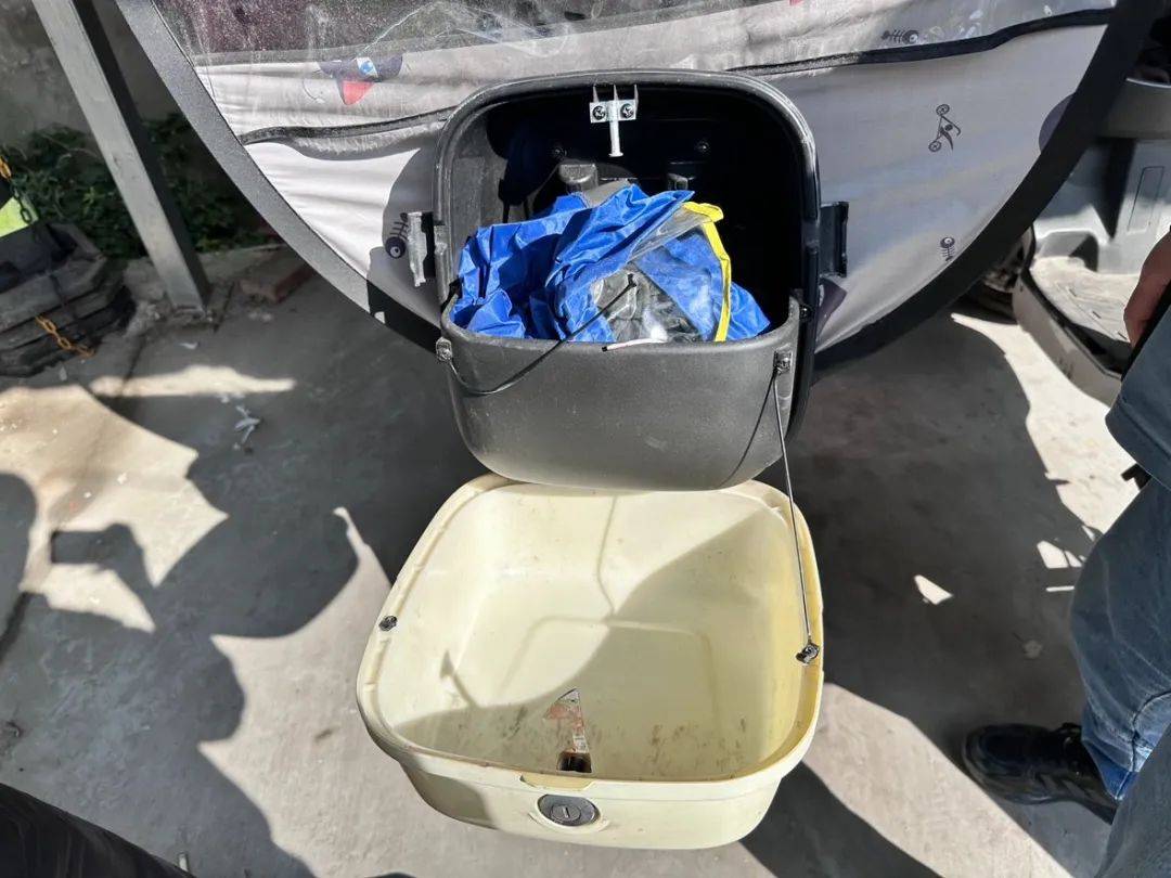 “我车被偷了<strong></p>
<p>币圈路漫漫</strong>,车上有块毒猪肉!”男子深夜报警,结局大反转