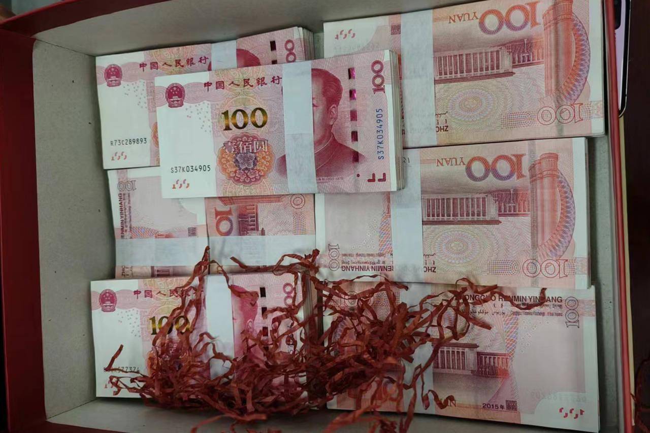 热水壶和“喜糖”里藏着大把现金<strong></p>
<p>币圈馀额宝</strong>，浙江多地已发生，警方提醒：司机请警惕