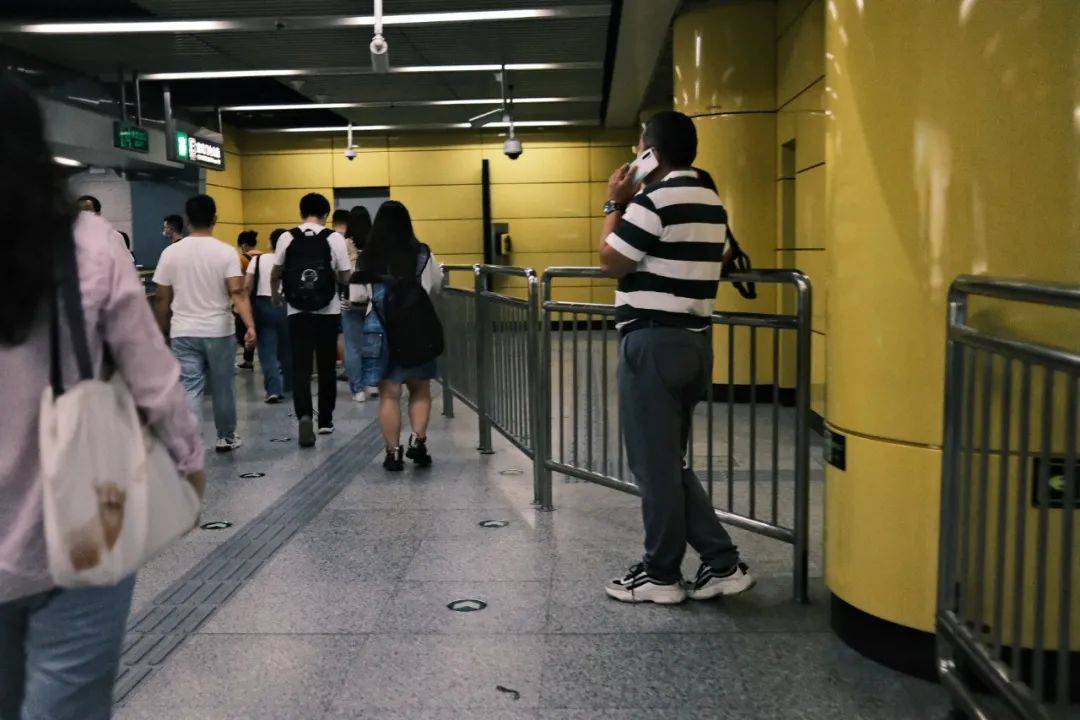 “地铁换乘路线比我的命还长”<strong></p>
<p>今日币圈</strong>，大城市通勤很难不被它逼疯