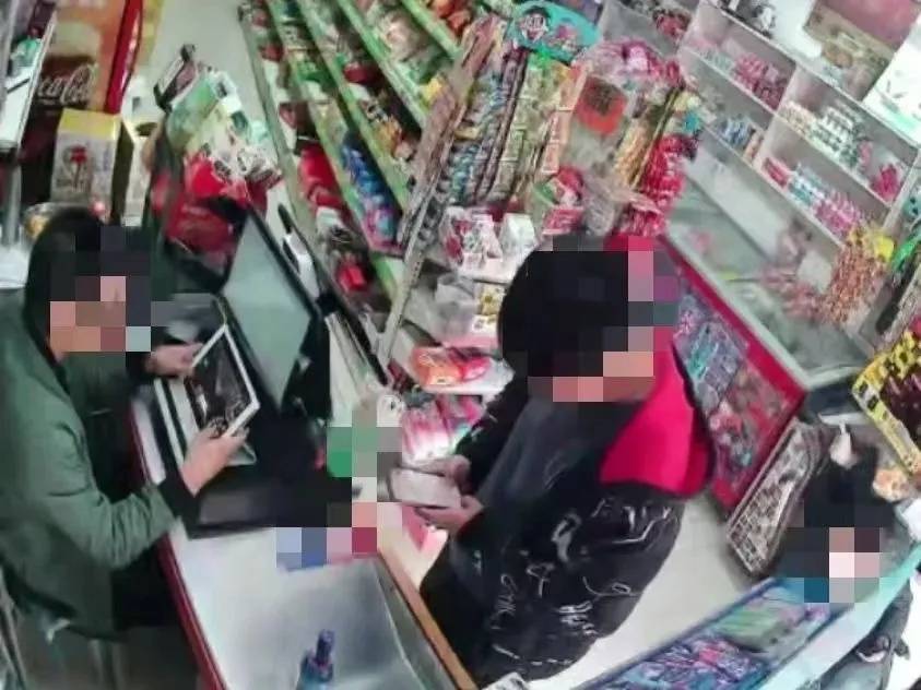 男子一时想不开<strong></p>
<p>打制币</strong>,服下头孢配白酒!40分钟后……