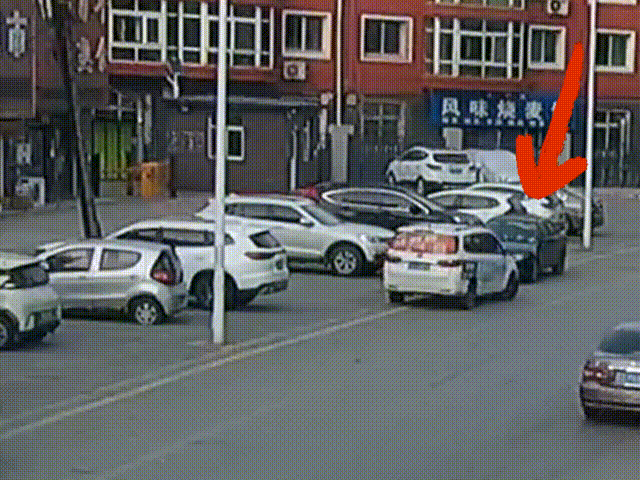 男子一时想不开<strong></p>
<p>打制币</strong>,服下头孢配白酒!40分钟后……