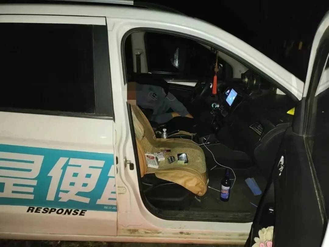 男子一时想不开<strong></p>
<p>打制币</strong>,服下头孢配白酒!40分钟后……