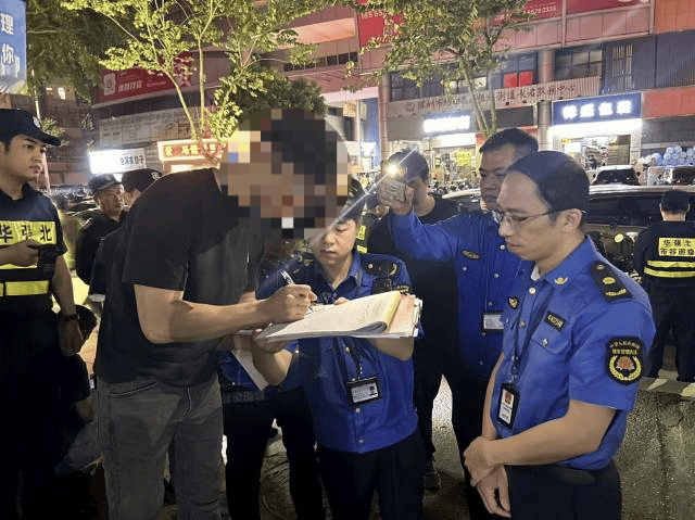 “锅铲声敲得我睡不着”!深夜<strong></p>
<p>打制币</strong>,深圳多名流动摊贩被劝离……