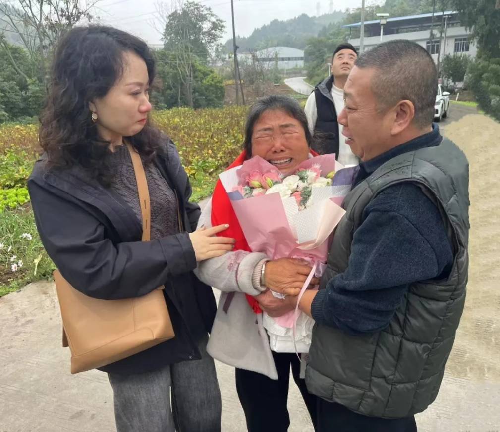 四川三台一女子8岁时被舅舅拐卖<strong></p>
<p>打制币</strong>,44年后与亲人团聚