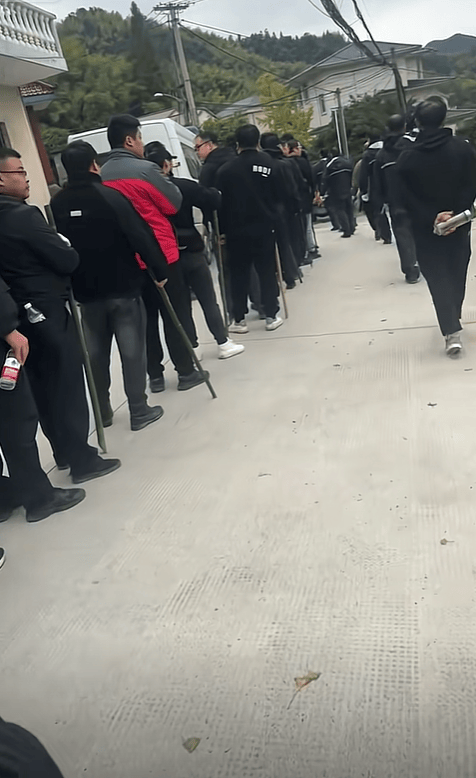 浙江诸暨重大刑案54岁徐一平在逃<strong></p>
<p>门罗币app</strong>,警方悬赏3万追凶!村民:他杀妻并碎尸